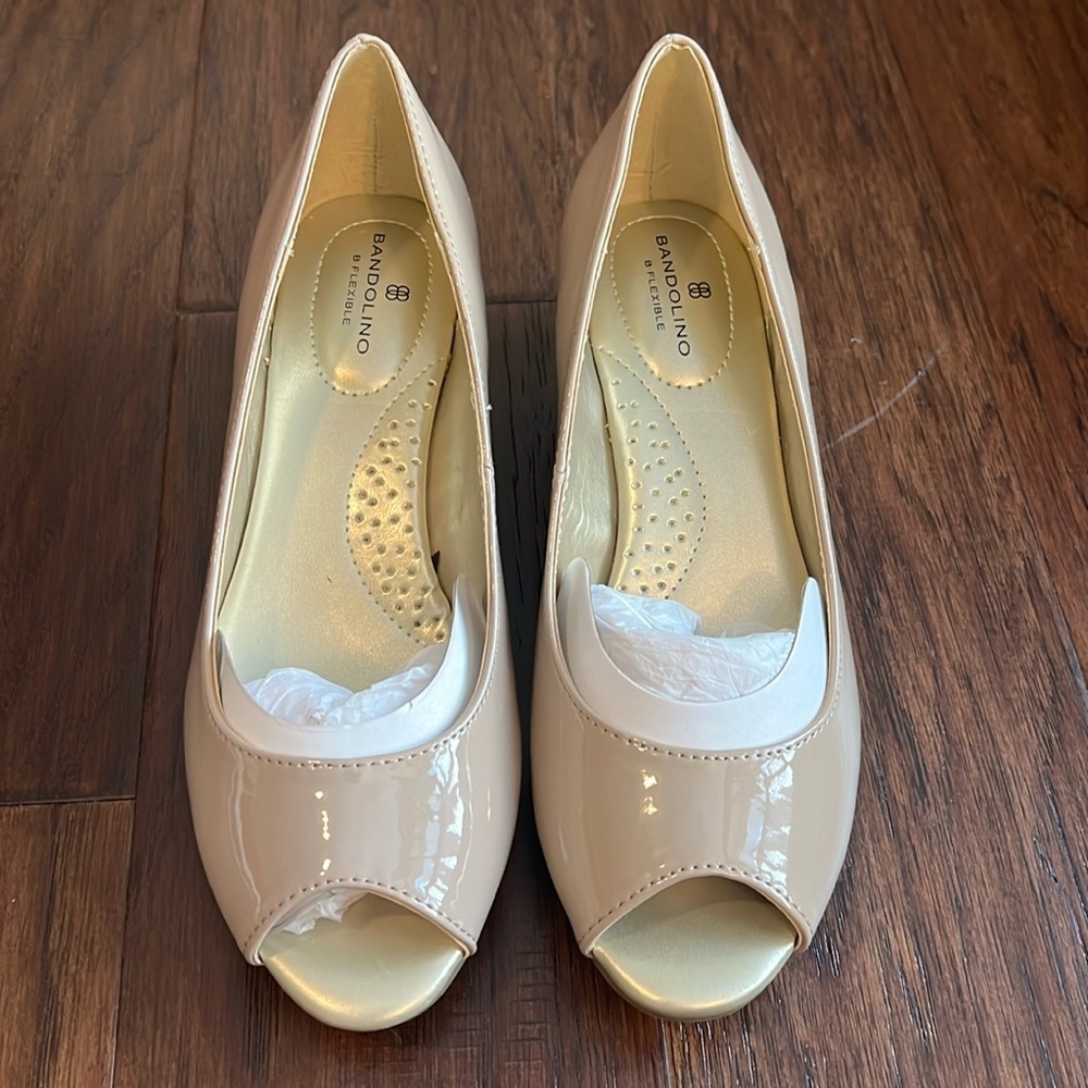 Bandolino Tan Wedges with Chic Peep Toe
